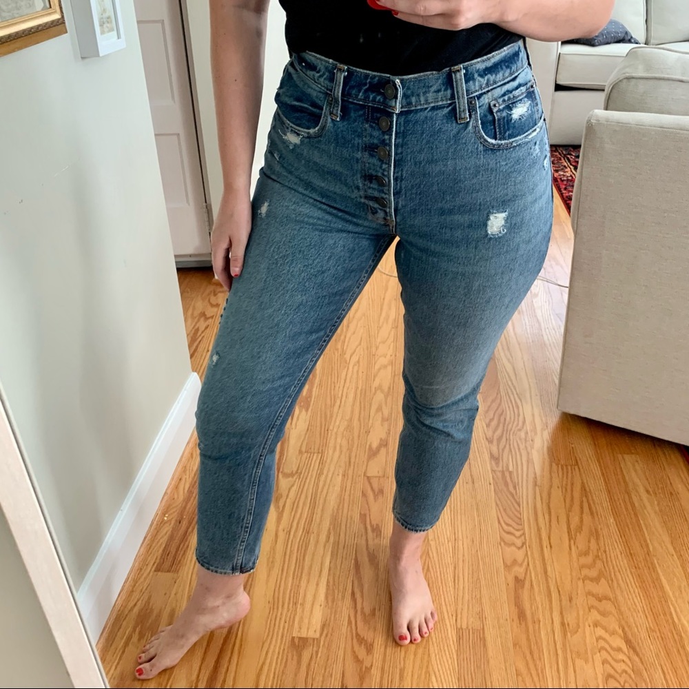 Abercrombie & Fitch The Mom High Rise Jean
